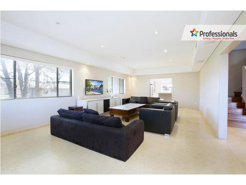 94-100 Explorers Way, St Clair NSW 2759