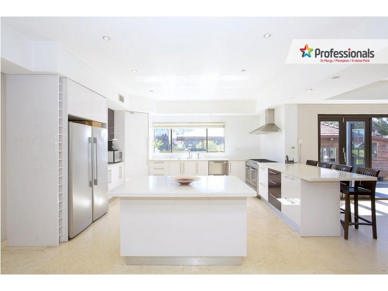 94-100 Explorers Way, St Clair NSW 2759