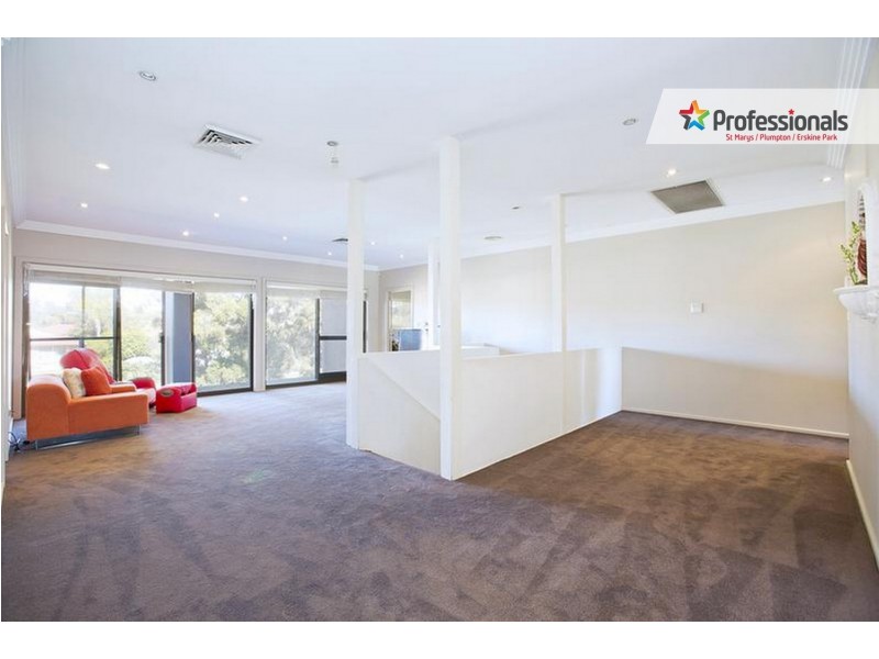 94-100 Explorers Way, St Clair NSW 2759