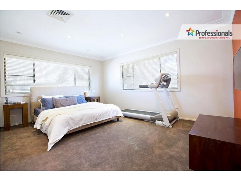94-100 Explorers Way, St Clair NSW 2759
