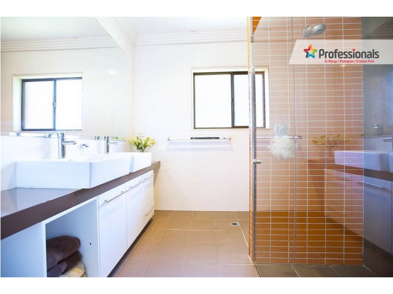 94-100 Explorers Way, St Clair NSW 2759