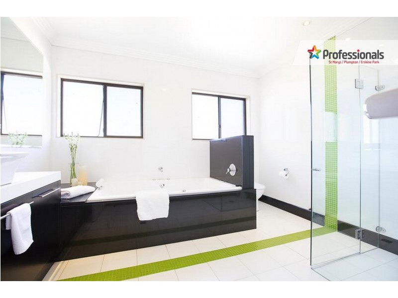 94-100 Explorers Way, St Clair NSW 2759