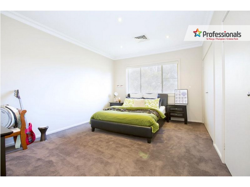 94-100 Explorers Way, St Clair NSW 2759