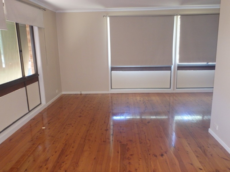 19 McCartney Crescent, St Clair NSW 2759