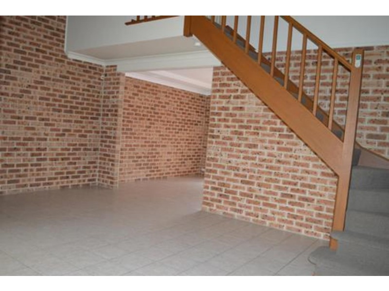 2/24 Campbell Street, South Windsor NSW 2756