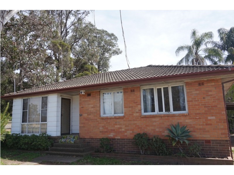 71 Lucena Avenue, Lethbridge Park NSW 2770