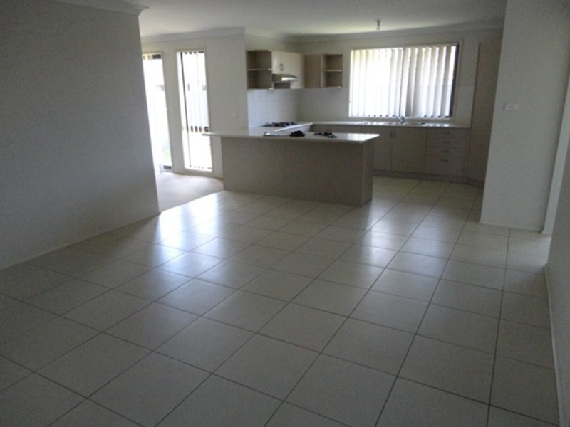 18 Woolls Crescent, Ropes Crossing NSW 2760