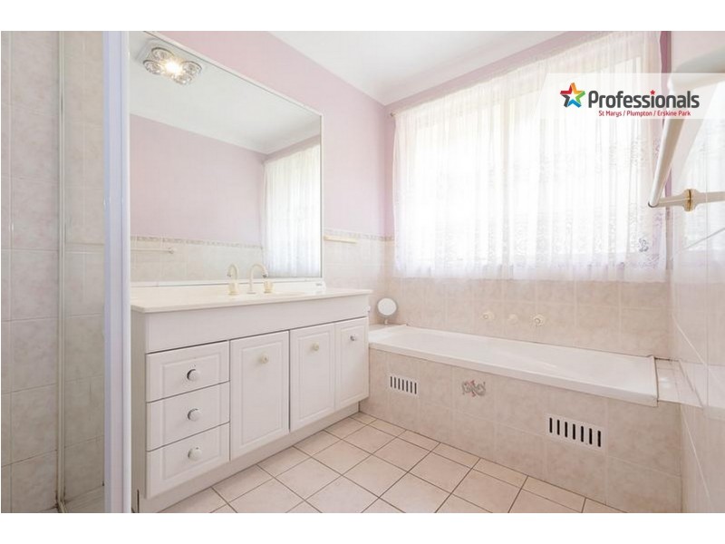 12 Griffin Place, Doonside NSW 2767