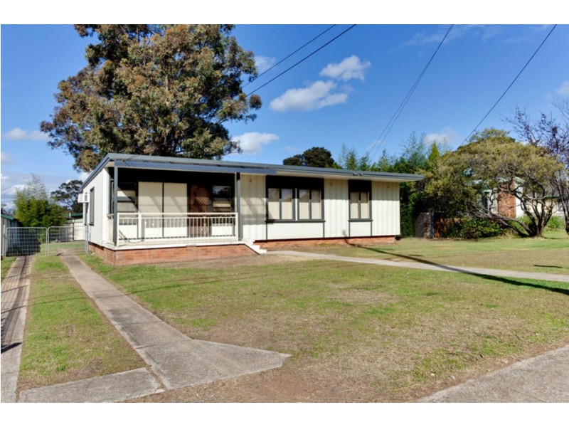 25 Wangaroa Crescent, Lethbridge Park NSW 2770