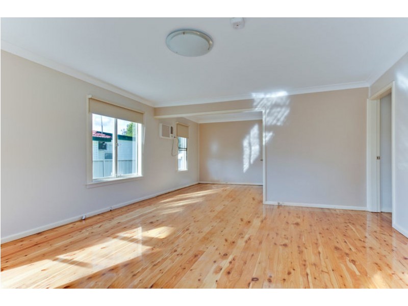 25 Wangaroa Crescent, Lethbridge Park NSW 2770