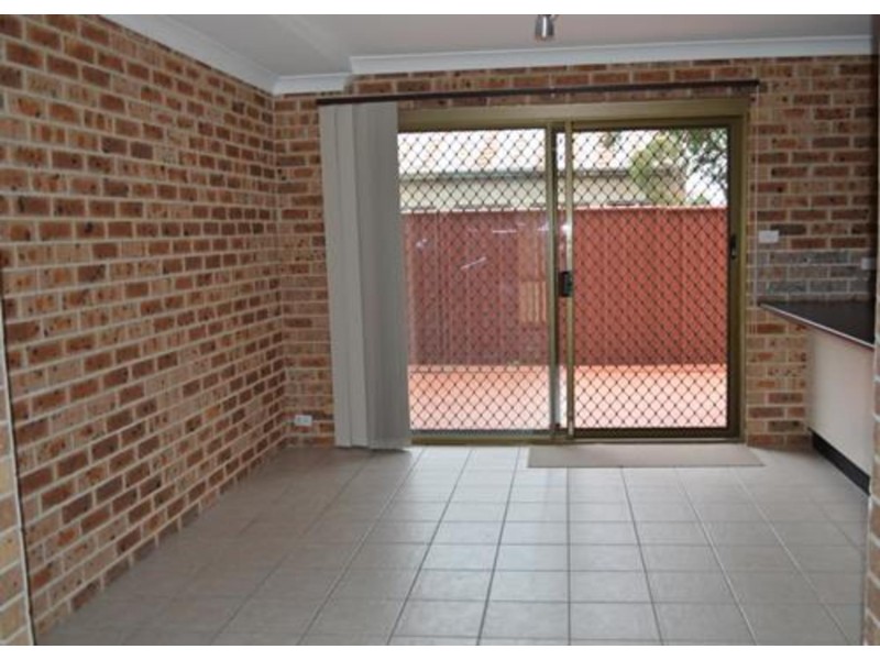 2/24 Campbell Street, South Windsor NSW 2756