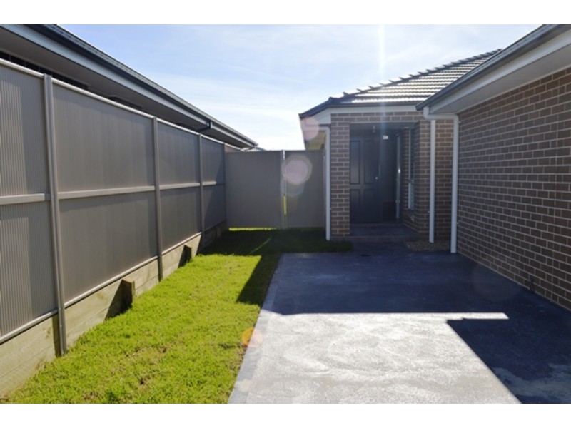 Granny flat/23a Owens Street, Spring Farm NSW 2570