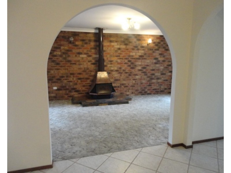 12 Kemerton Street, St Clair NSW 2759