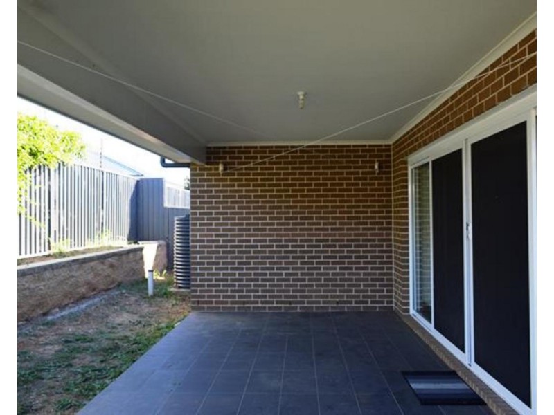 8 Leeds Street, Oran Park NSW 2570