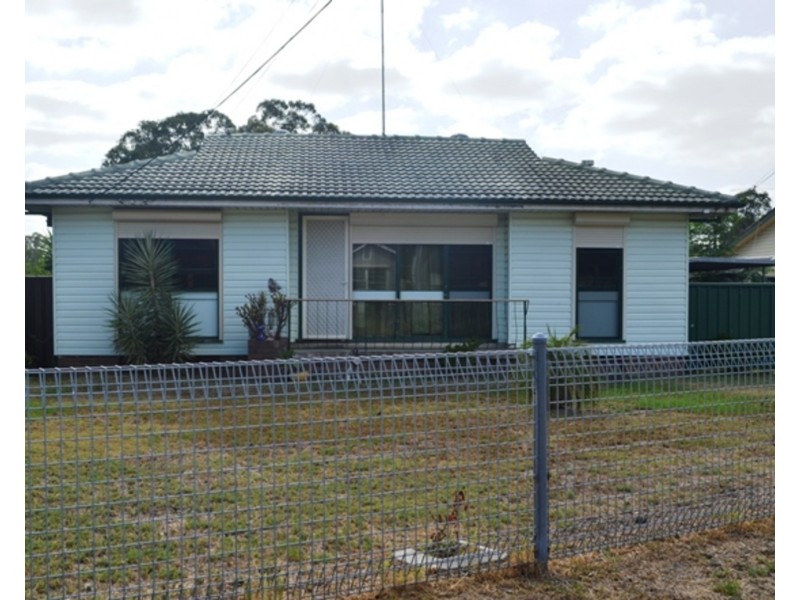 30 Palau Crescent, Lethbridge Park NSW 2770