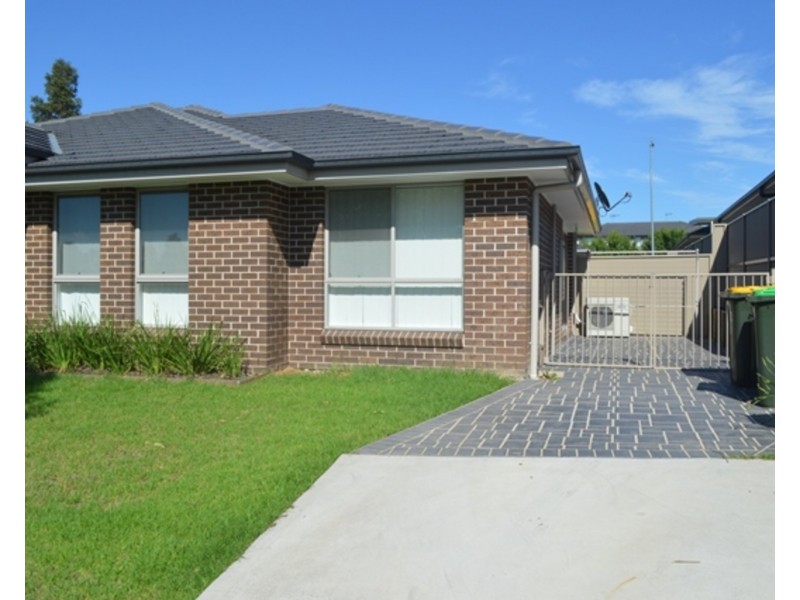 Grannyflat/3A Dewpoint Road, Spring Farm NSW 2570