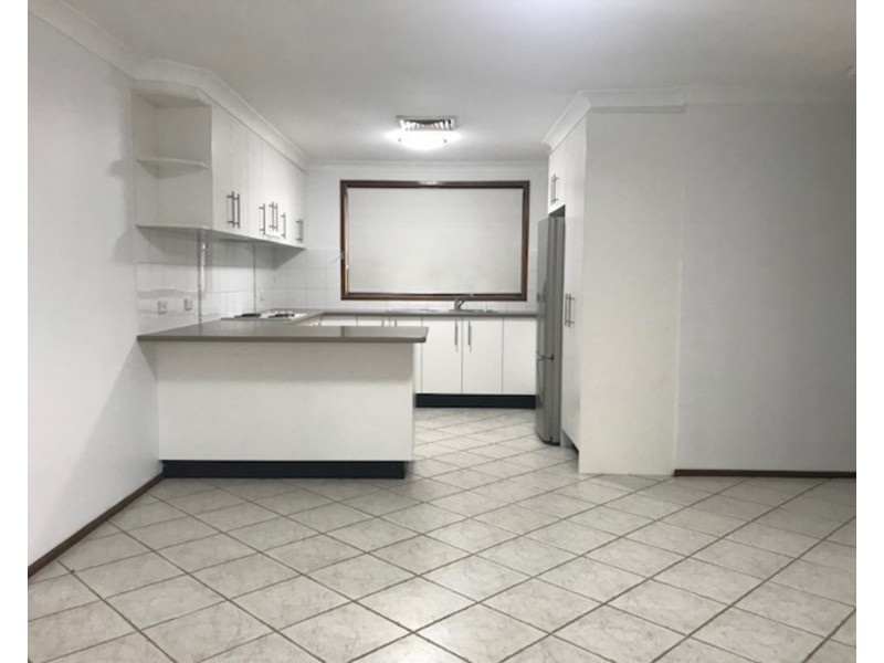 12 Kemerton Street, St Clair NSW 2759