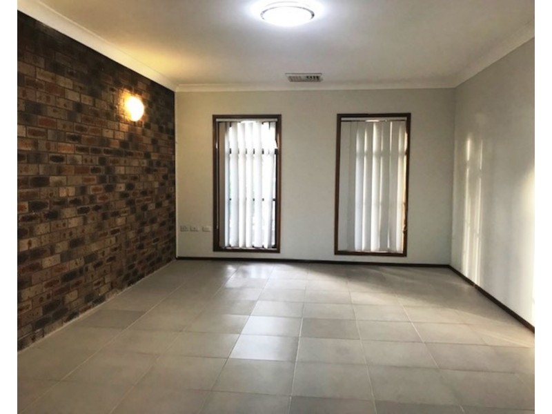 12 Kemerton Street, St Clair NSW 2759