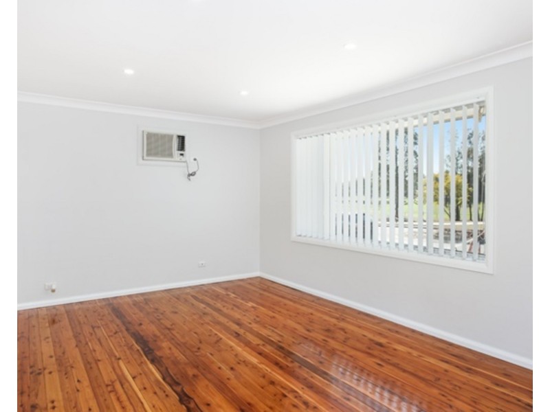 1 Edmund Blackett Close, St Clair NSW 2759