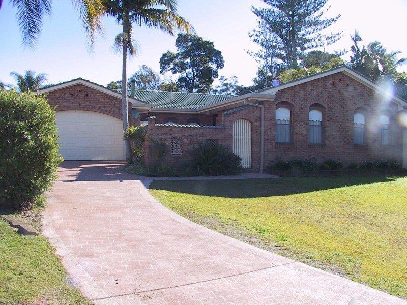 5 Christina Close, Taree NSW 2430