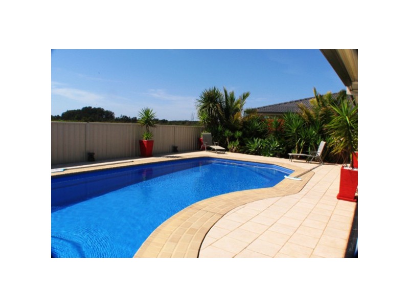 7 Bluehaven Drive, Old Bar NSW 2430