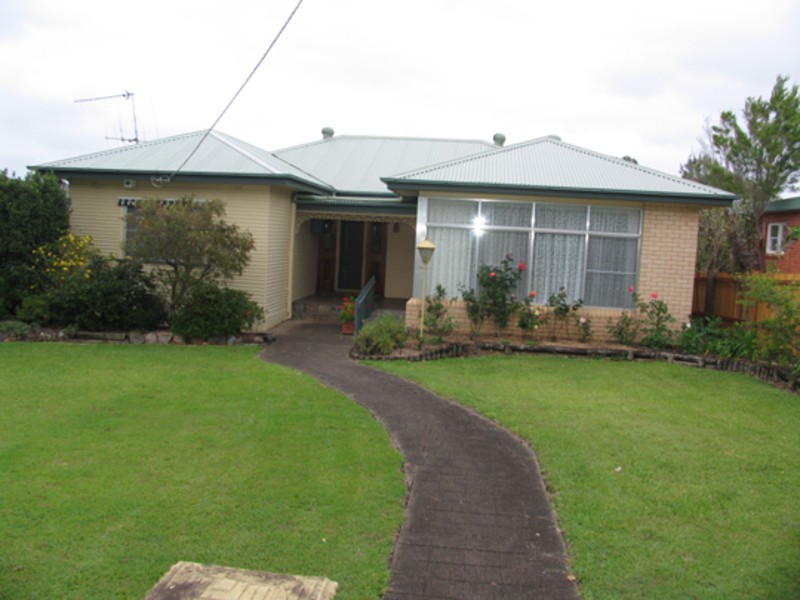 12 Maiden Avenue, Taree NSW 2430