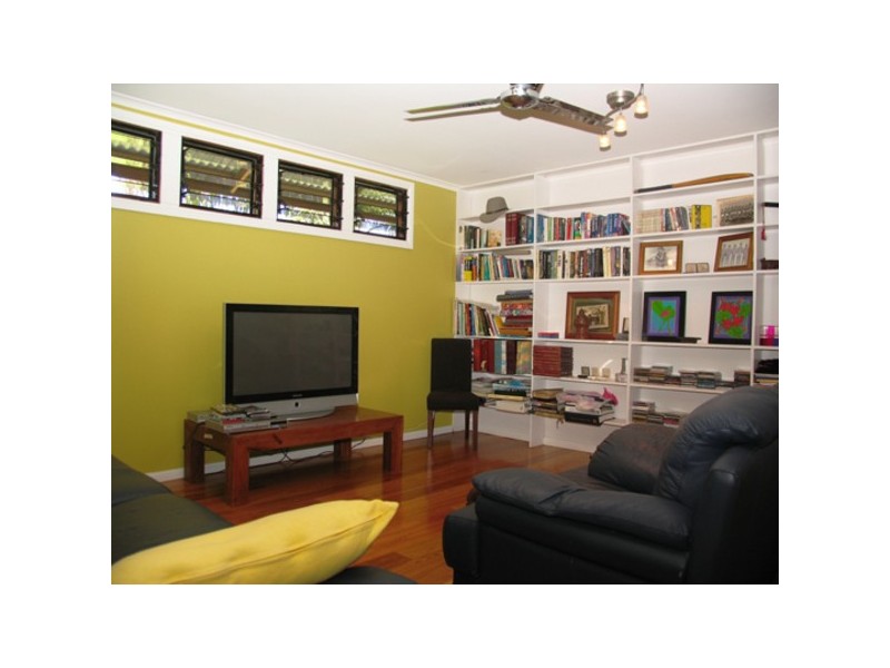 10 Clerk Street, Old Bar NSW 2430