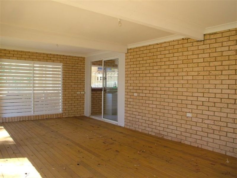 Mannering Park NSW 2259