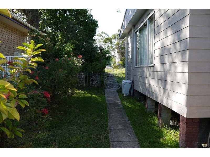 4 Banksia Street, Canton Beach NSW 2263