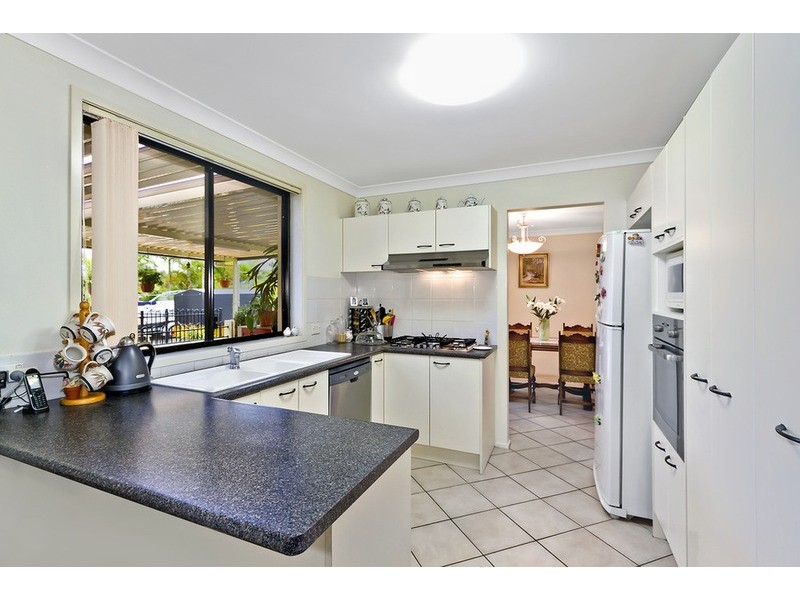 8 Surrey Close, Kanwal NSW 2259