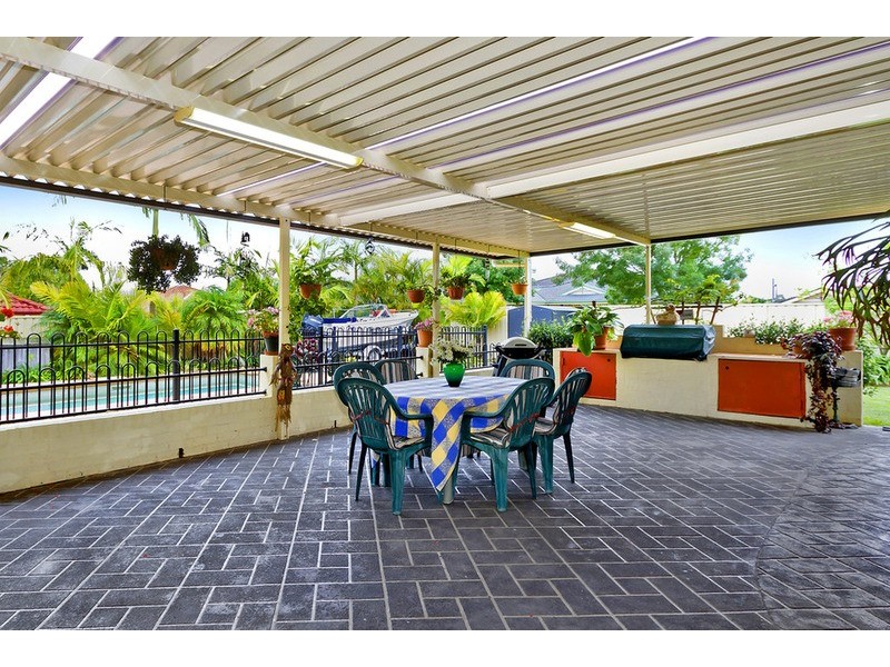 8 Surrey Close, Kanwal NSW 2259