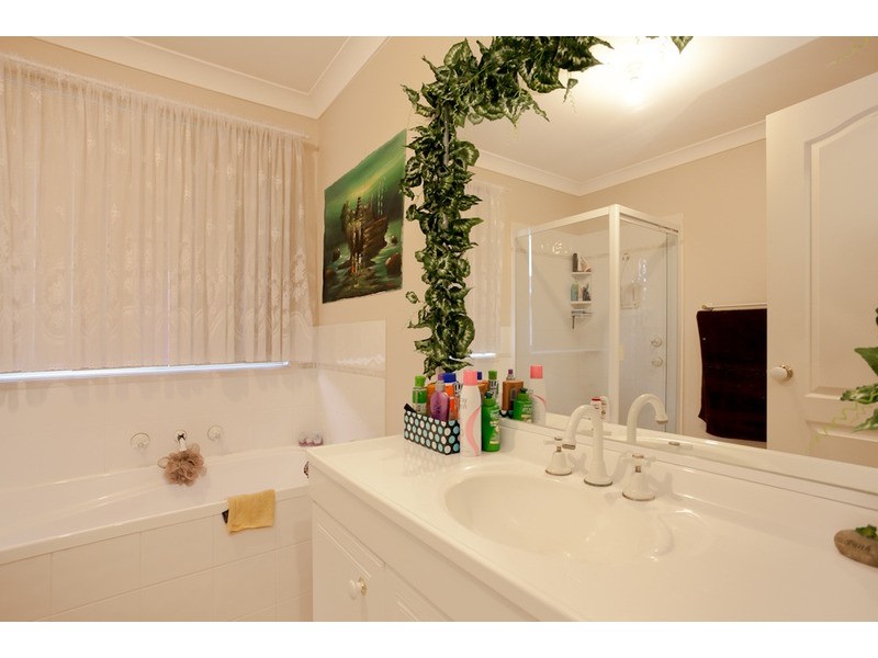 100 Pinehurst Way, Blue Haven NSW 2262