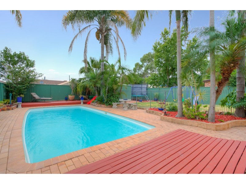 4 Colleen Street, Berkeley Vale NSW 2261