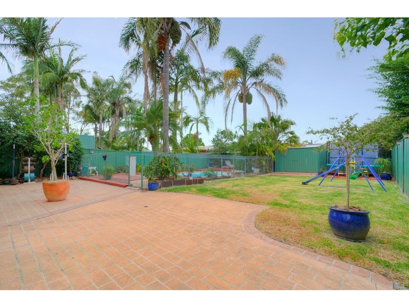 4 Colleen Street, Berkeley Vale NSW 2261