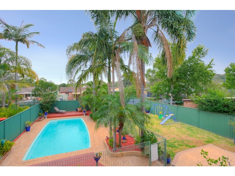 4 Colleen Street, Berkeley Vale NSW 2261