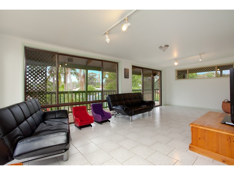 4 Colleen Street, Berkeley Vale NSW 2261