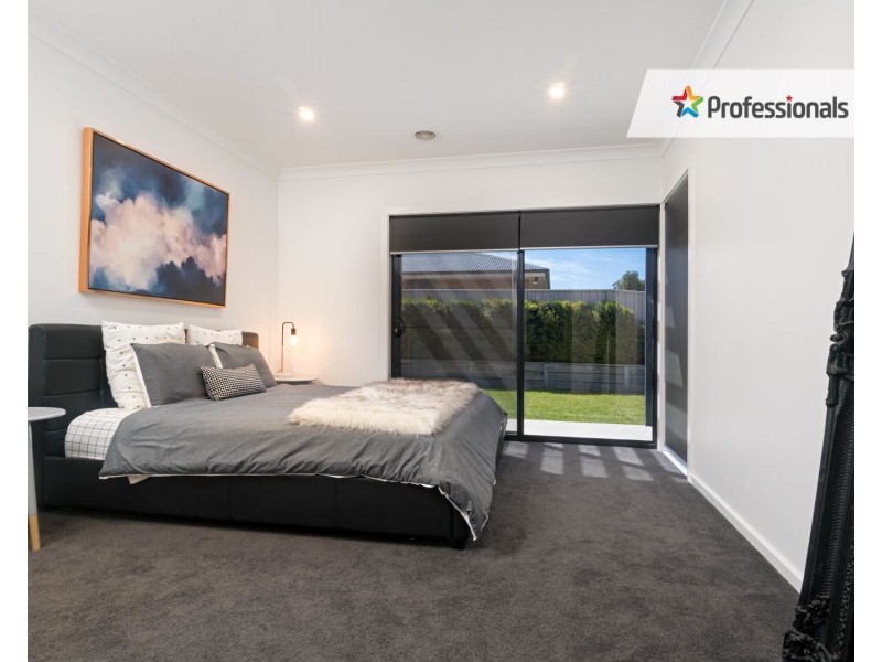 13 Cootamundra Boulevard, Gobbagombalin NSW 2650