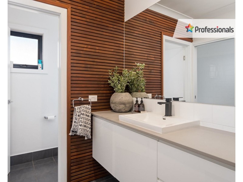 13 Cootamundra Boulevard, Gobbagombalin NSW 2650