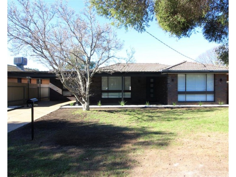 11 Gregory Crescent, Lake Albert NSW 2650