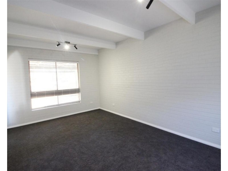 11 Gregory Crescent, Lake Albert NSW 2650