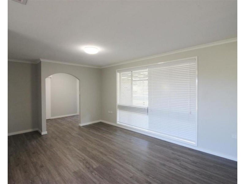 11 Gregory Crescent, Lake Albert NSW 2650