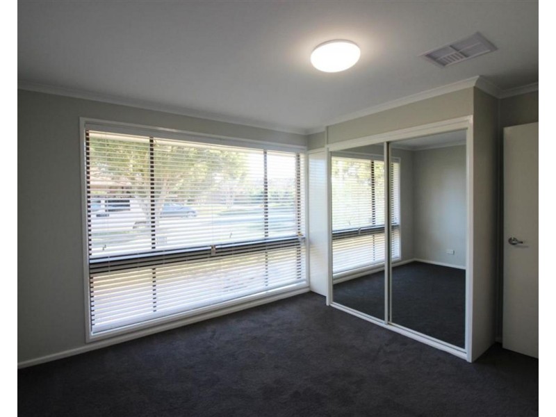 11 Gregory Crescent, Lake Albert NSW 2650