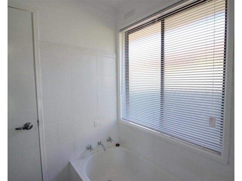 11 Gregory Crescent, Lake Albert NSW 2650