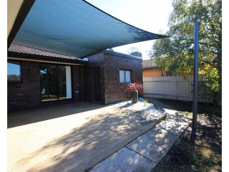 11 Gregory Crescent, Lake Albert NSW 2650