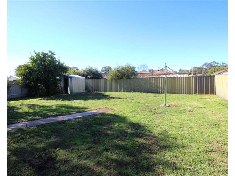 11 Gregory Crescent, Lake Albert NSW 2650