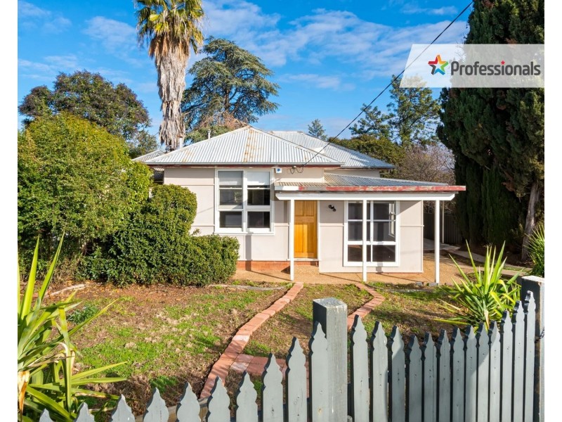 26 Monash Street, Mount Austin NSW 2650