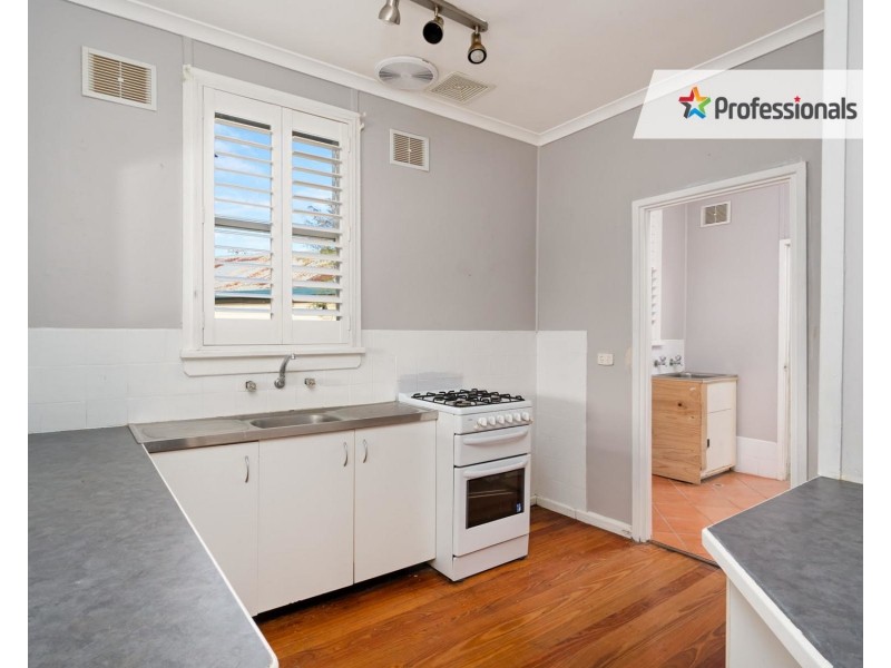 26 Monash Street, Mount Austin NSW 2650