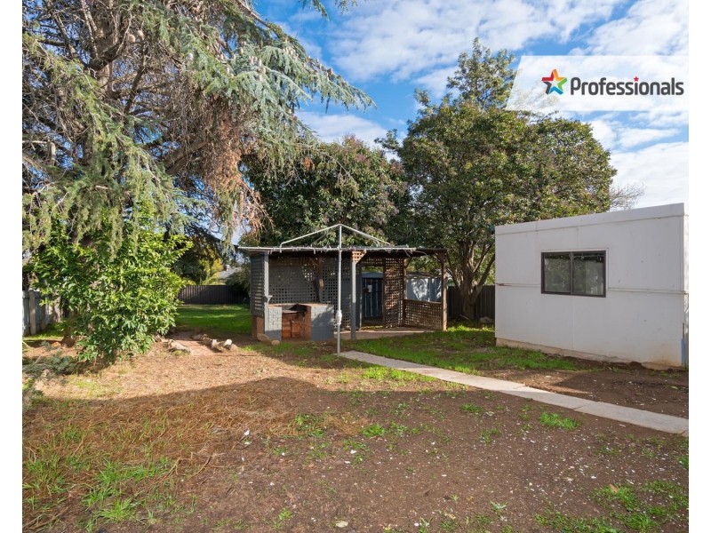 26 Monash Street, Mount Austin NSW 2650