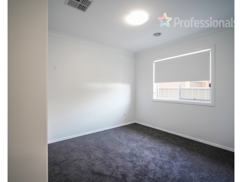 42 Paradise Drive, Gobbagombalin NSW 2650