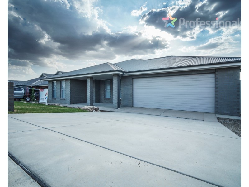 42 Paradise Drive, Gobbagombalin NSW 2650
